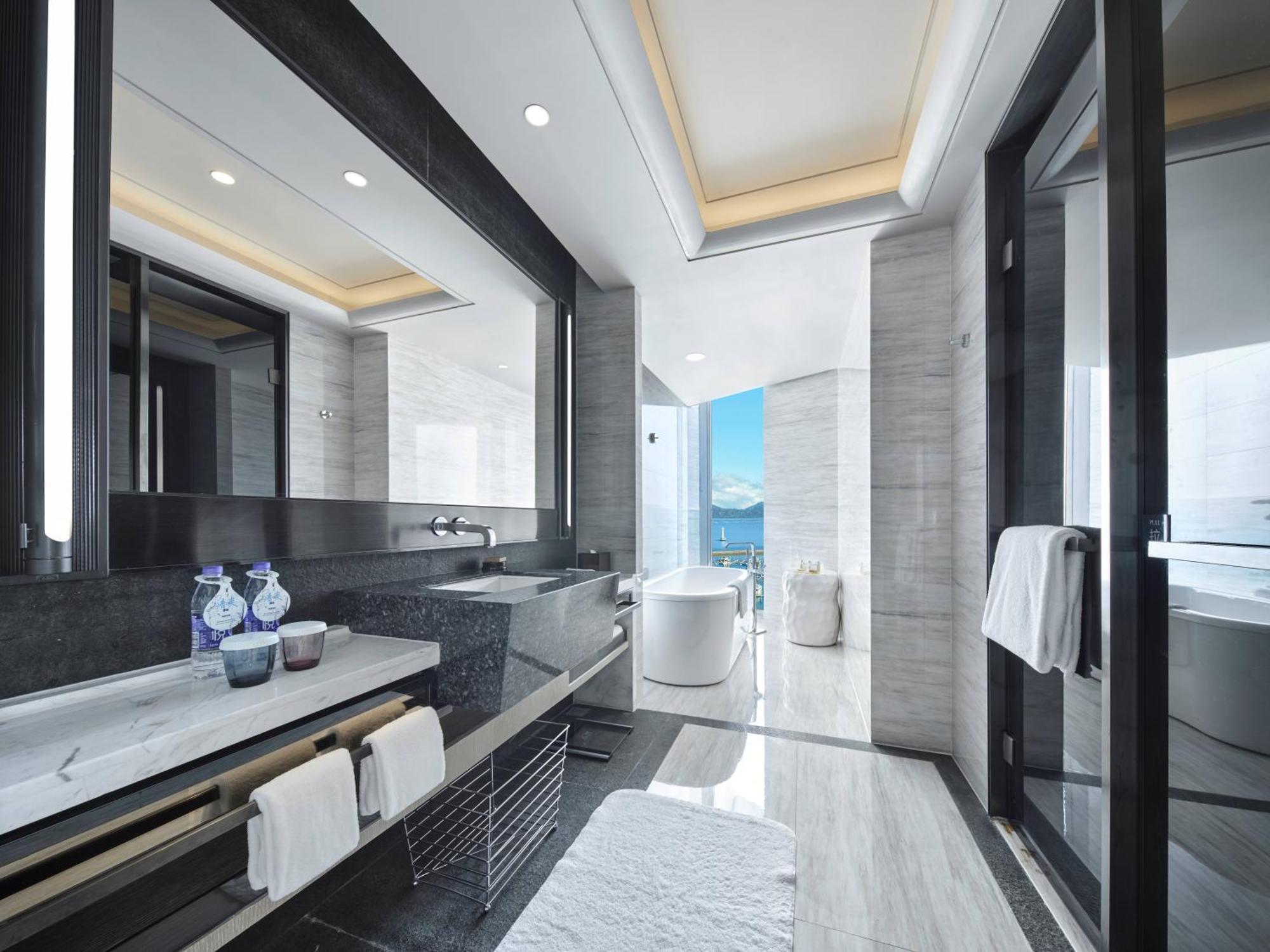 Hilton Shenzhen Shekou Nanhai Exterior photo
