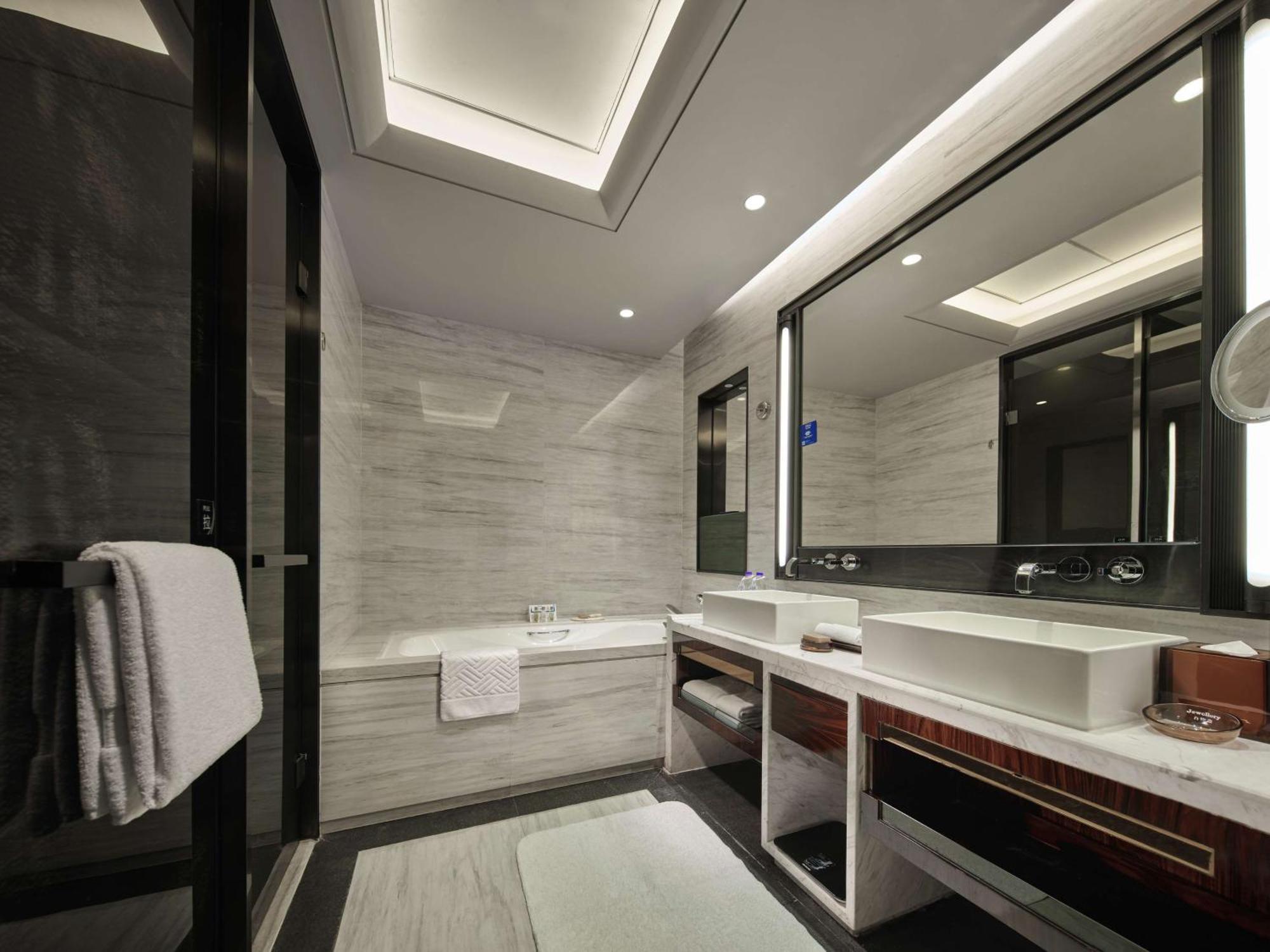 Hilton Shenzhen Shekou Nanhai Exterior photo
